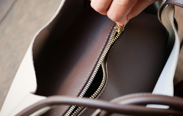 チャックがついたかばん