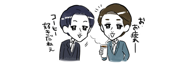 コーヒーで休憩する男性