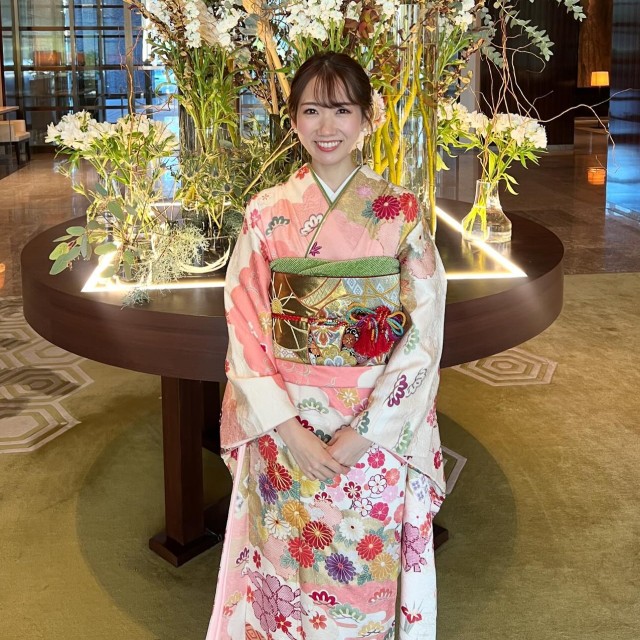 ピンクの振袖を着たゲスト