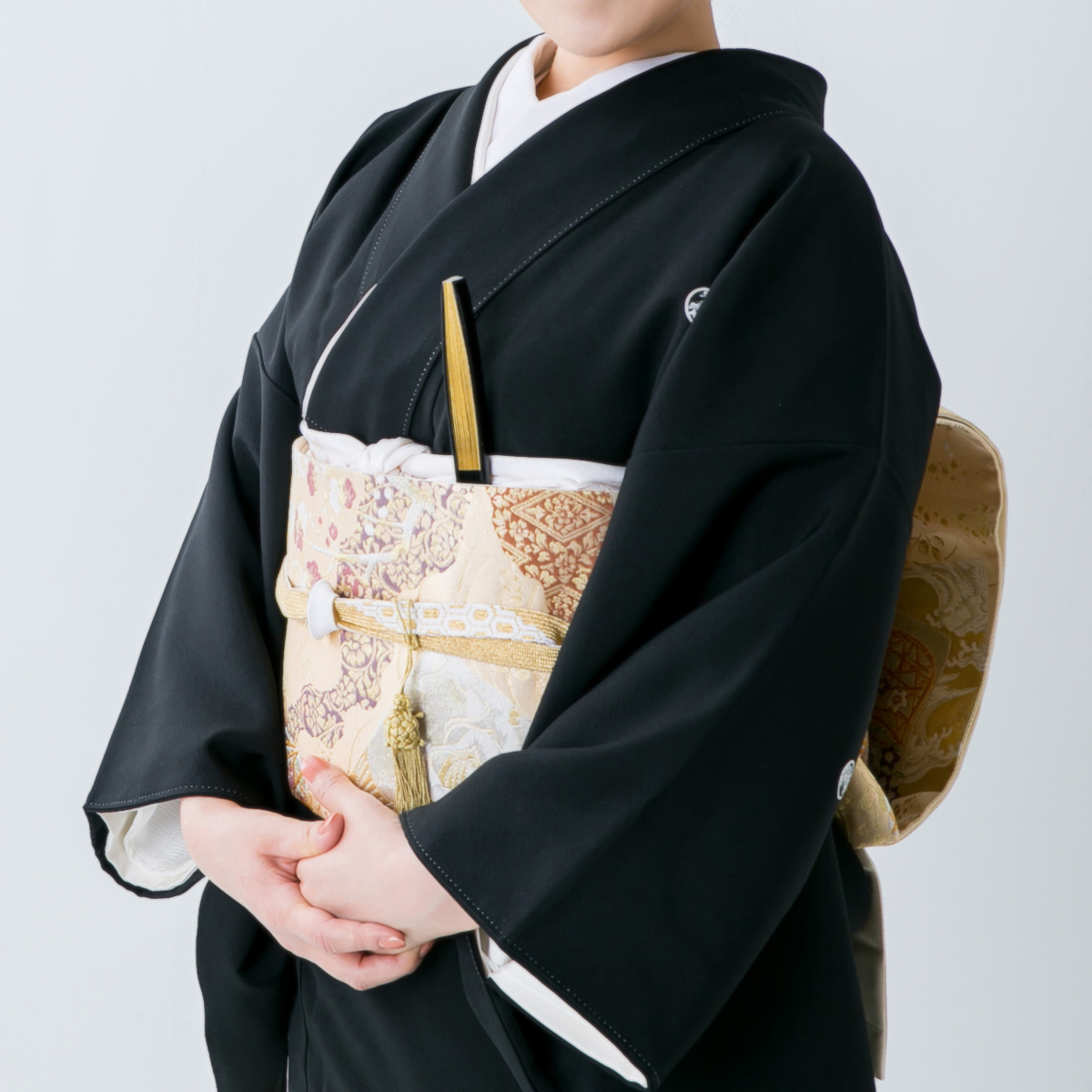 黒留袖の女性
