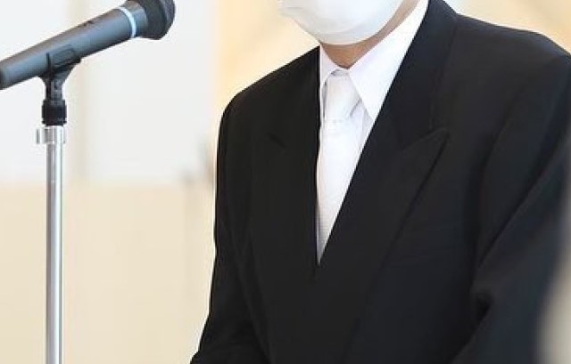 白のネクタイ