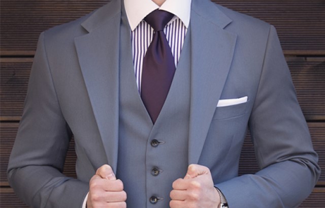 ベストを合わせたスーツコーデ