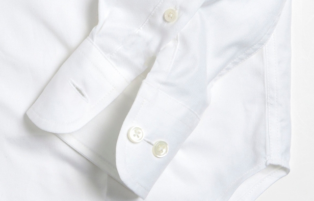コンバーチブルカフスのシャツ