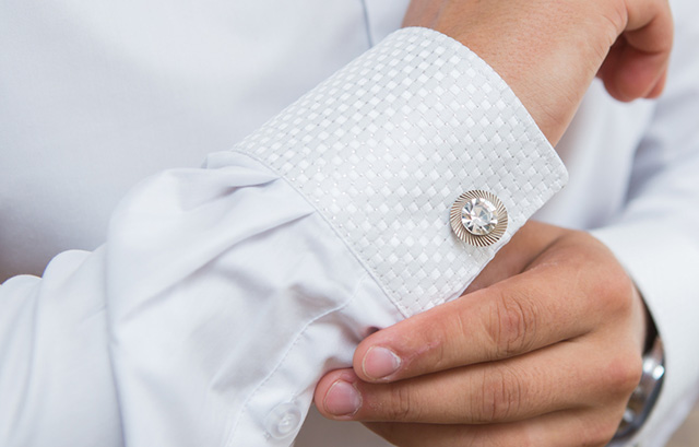 テニスカフスのシャツ