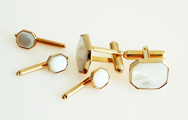 白いカフスボタン