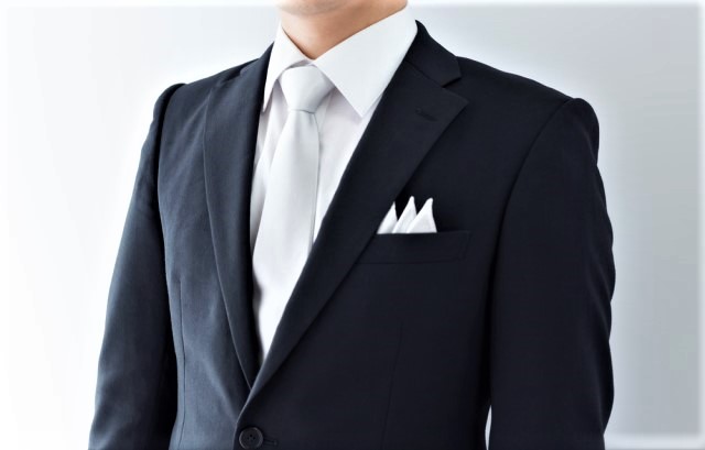 結婚式用のブラックスーツ