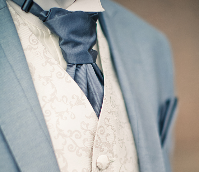 結婚式のスーツにはベストがおすすめ！ベストの魅力や選び方＆着こなし