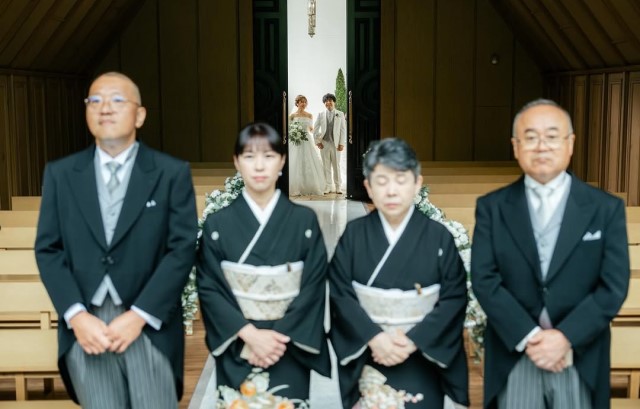 正礼装で揃えた親