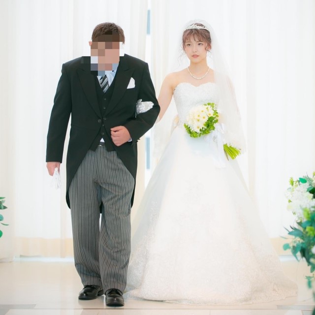 モーニングコートを着た父親