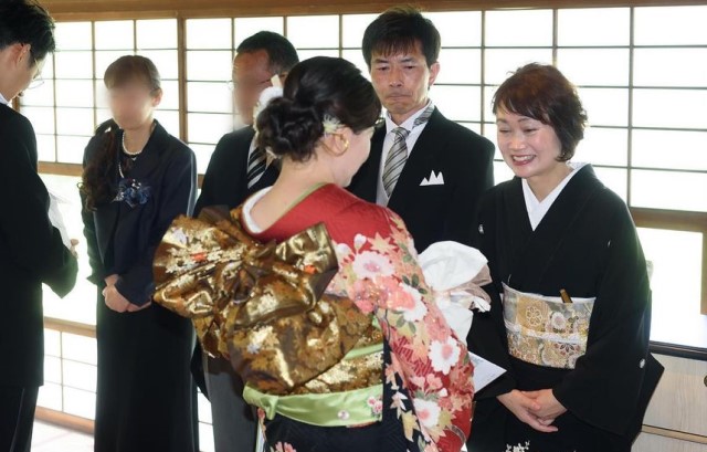 色味を揃えた親の服装