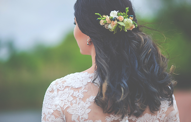 花冠で失敗しない 花冠がピッタリなドレス つけ方 髪型 結婚ラジオ 結婚スタイルマガジン