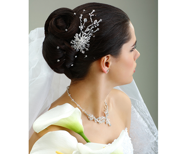 花嫁の髪型ってどんなものがある ブライダルヘアの基礎知識 結婚ラジオ 結婚スタイルマガジン