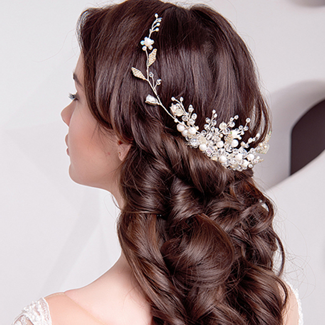 ウェディングドレスに似合う花嫁の髪型が知りたい ブライダルヘアの基礎知識 結婚ラジオ 結婚スタイルマガジン