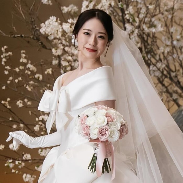 華やかなメイクの花嫁さん