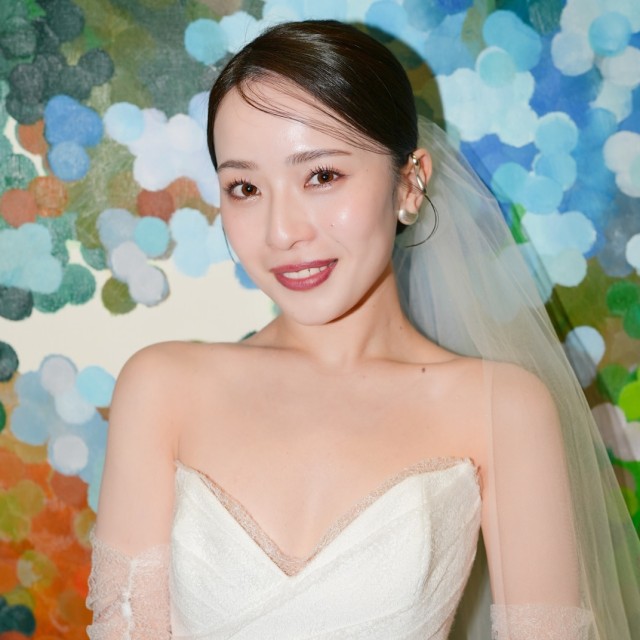 モードなメイクの花嫁さん