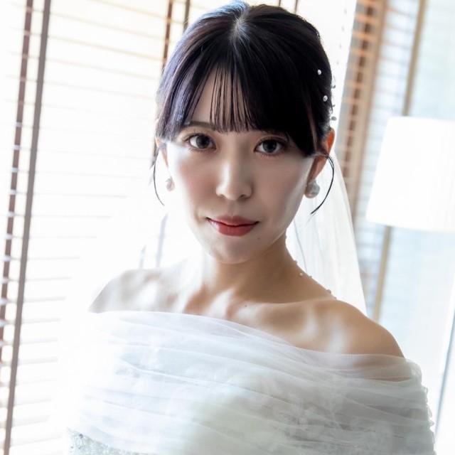 かっこいいメイクの花嫁さん