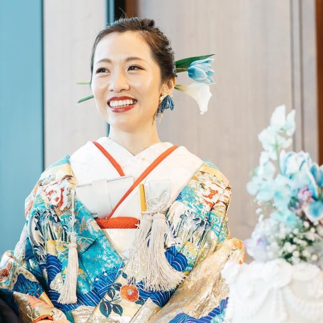 華やかなメイクの花嫁さん