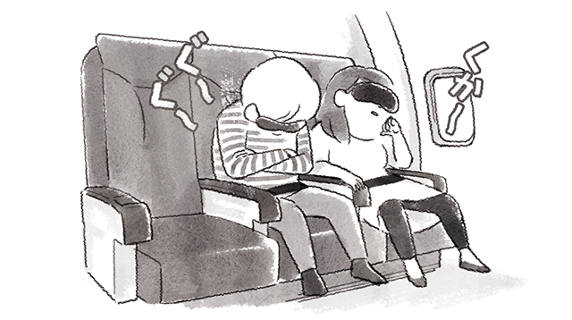 飛行機で爆睡するカップル