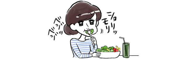 サラダを食べる女性