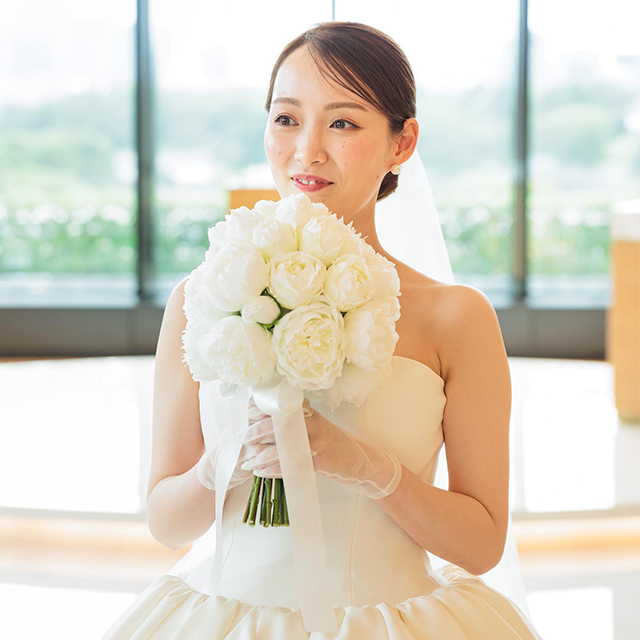 【大人気カラー】明るく元気な印象に♪オレンジ×ホワイトの花嫁ブーケ M13 ホワイトxアームブーケ/クラッチブーケ編【おしゃれブーケ完璧カタログ】