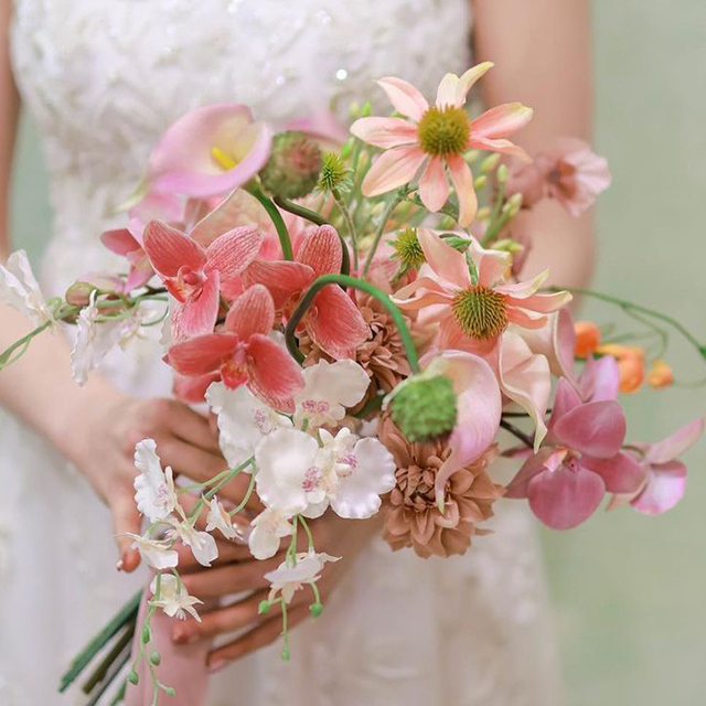 夏の結婚式にぴったりなブーケ05