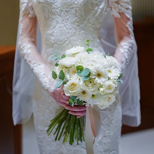 色とりどりの「ガーベラ」で作るウェディングブーケのアイデア集