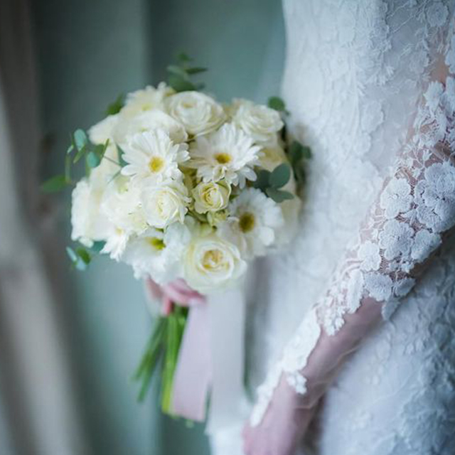 色とりどりの「ガーベラ」で作るウェディングブーケのアイデア集