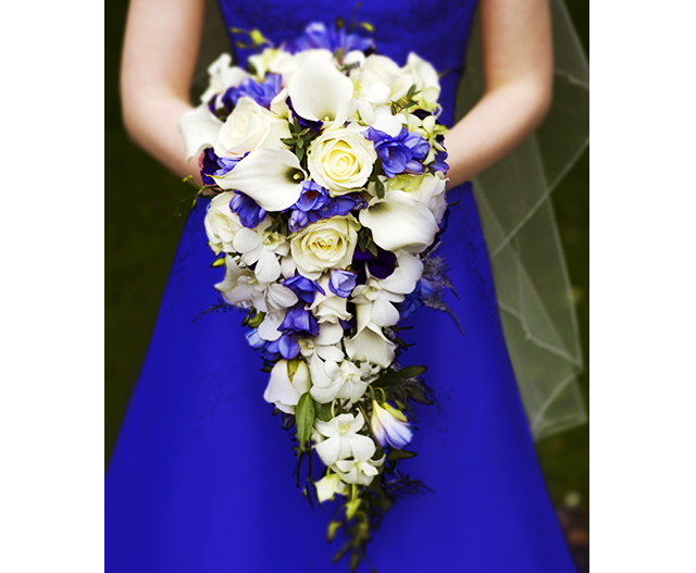 ブルー 水色 ネイビー カラードレス別 相性の良いブーケの色 デザインは 結婚ラジオ 結婚スタイルマガジン