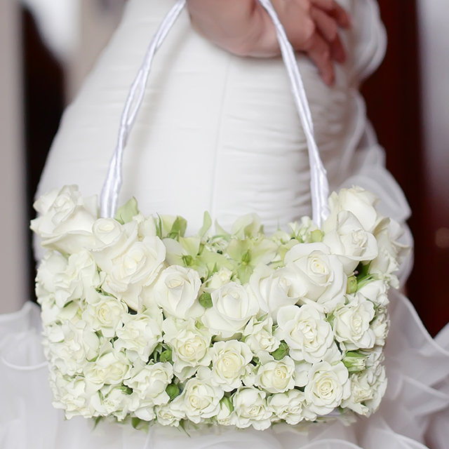 花嫁カラーの王道バッグブーケ
