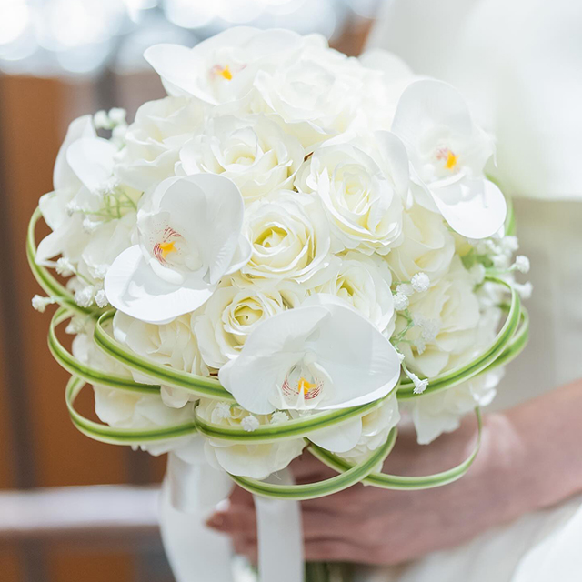 コチョウランとグリーンのブーケ