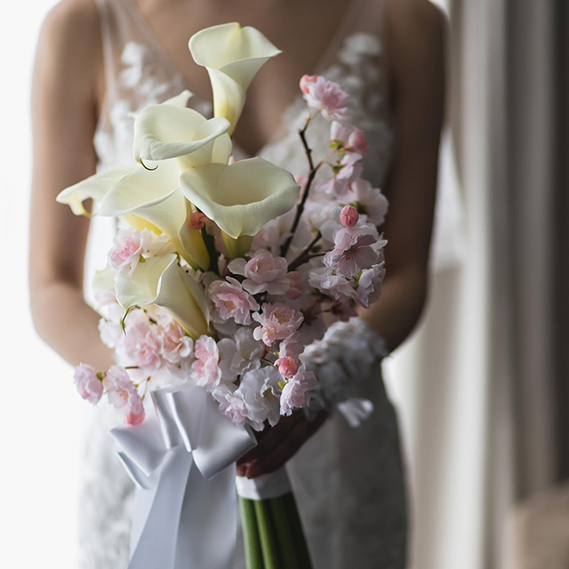 桜とカラーの春ブーケ