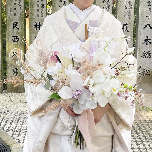 柔らかな雰囲気の白ブーケ