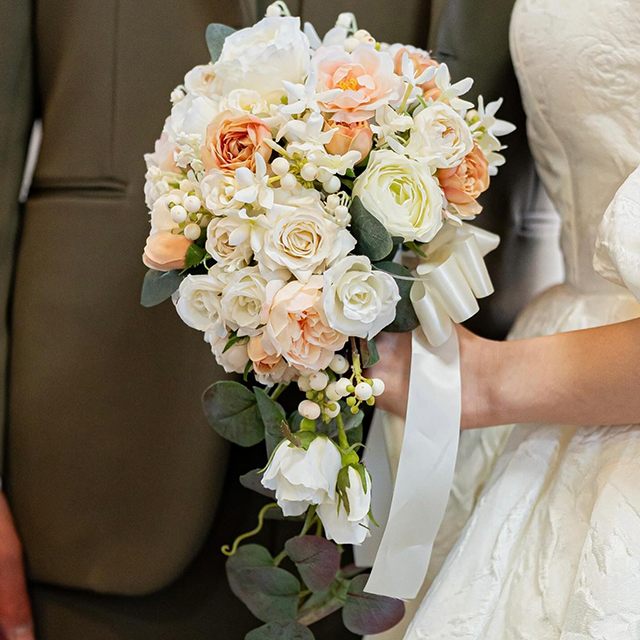 王道の「白」ブーケ24選！結婚式で使いたいブーケアイデアをお届け