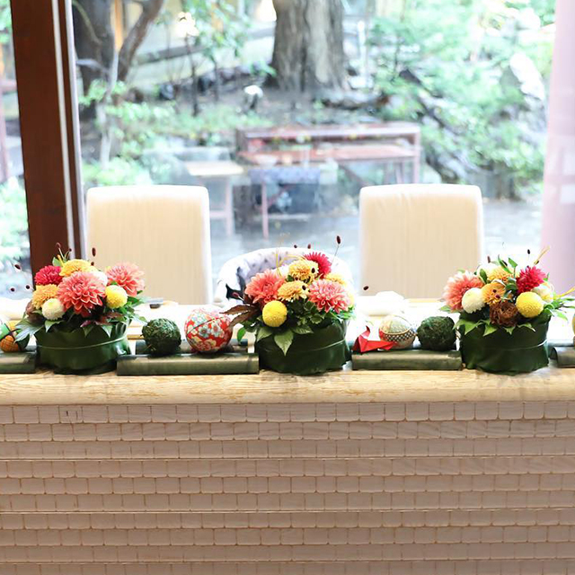 和婚・和風な会場に合う結婚式の装花実例！コーディネートのコツもご