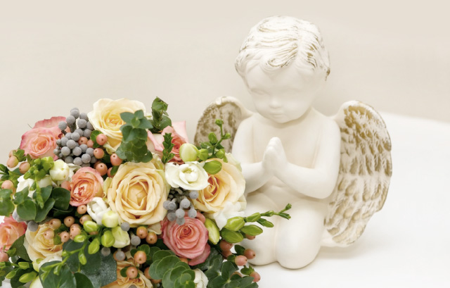 装花と天使のオブジェ