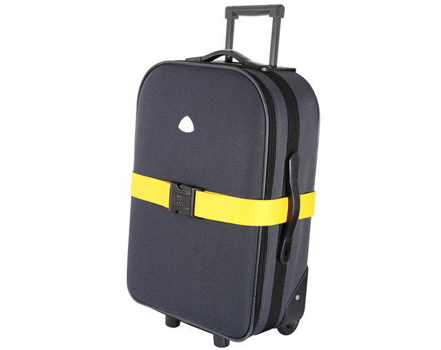 黄色のベルトを巻いた黒いスーツケース